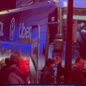 leyu.com-世界杯带不带？巴西队抵达波士顿，迎接的球迷高喊"内马尔在哪？"